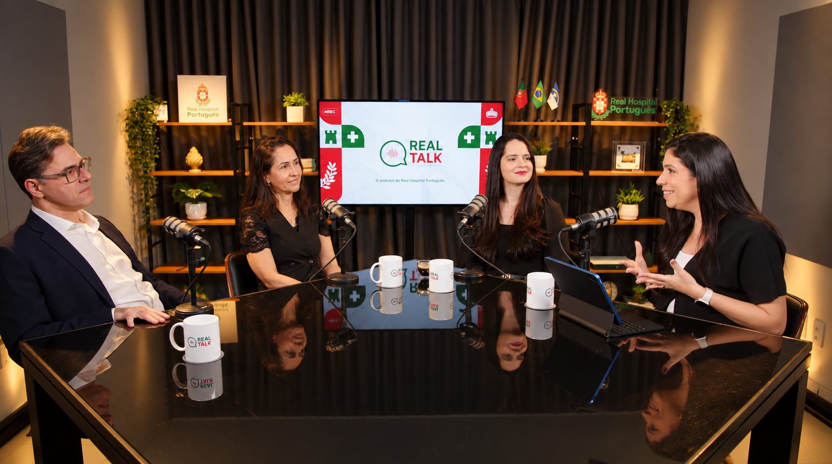 Gravação do podcast Real Talk do Real Hospital Português com quatro participantes